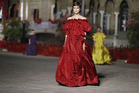 desfile dior sevilla 2022|El desfile de Dior en Sevilla: una historia de artesanía, tradición y .